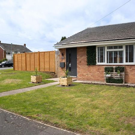 Bungalow In Keynsham Exteriör bild